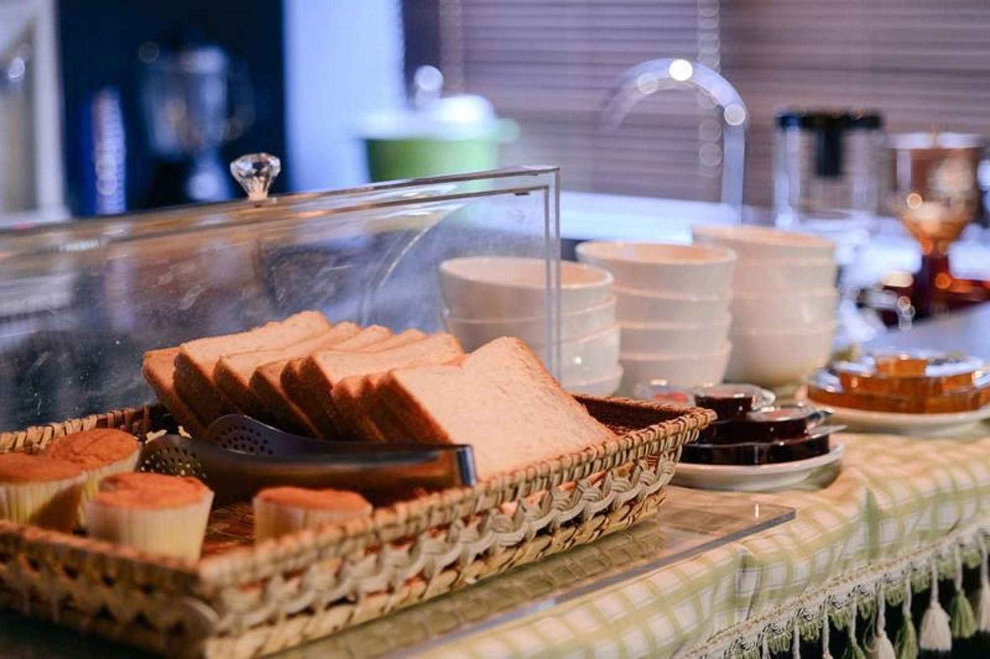 Kiwi Express Hotel-Taichung Station II Εξωτερικό φωτογραφία